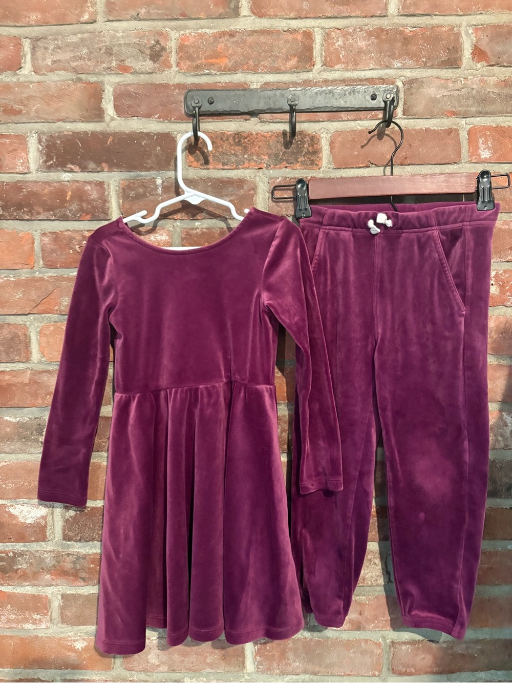 Tea Collection Girls Plum Velvet Dress and Jogger Set
